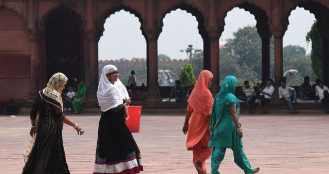 indias-supreme-court-strikes-down-instant-divorce-for-muslims