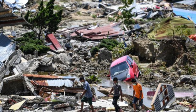 indonesia-tsunami-toll-crosses-1200-as-govt-tries-to-maintain-order