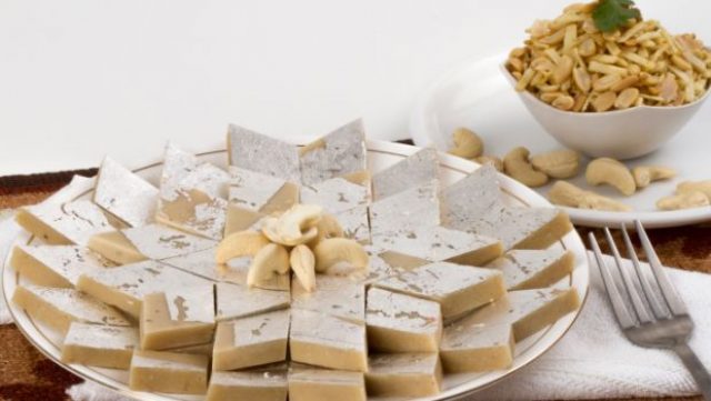 kaju-ki-barfi-cashew-barfi