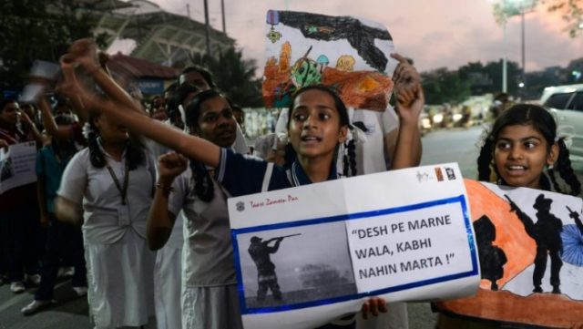 kashmiri-students-flee-indian-backlash-after-suicide-attack