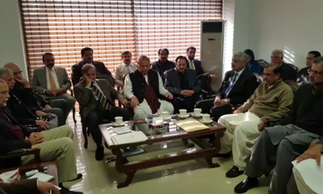 nawaz-sharif-annoyed-at-failure-to-mobilize-people-following-his-verdict