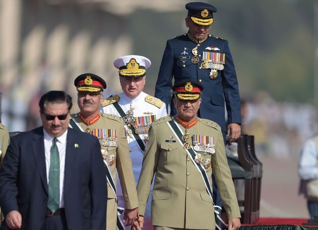 pakistan-united-politicians-back-armed-forces