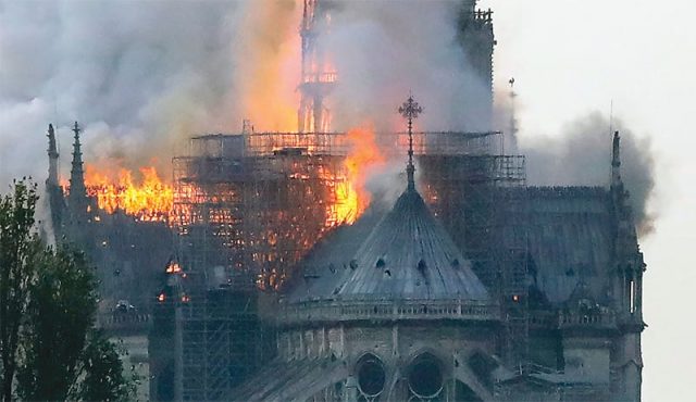 pakistani-twitter-reacts-to-notre-dame-cathedral-fire