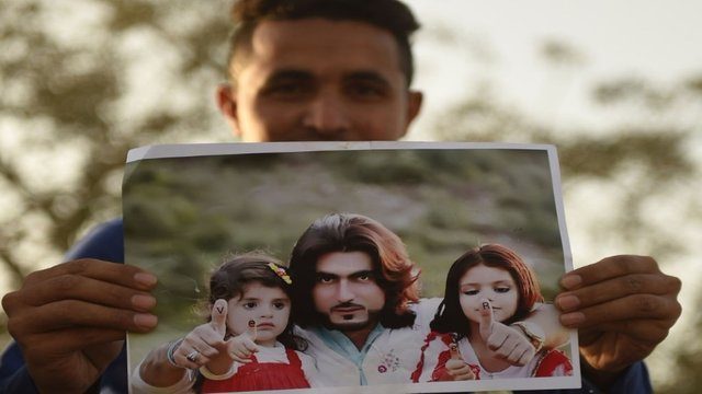 pashtun-street-child-wins-heart-by-his-humane-act