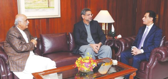 pm-abbasi-attacks-judiciary-and-seeks-parliament-supremacy
