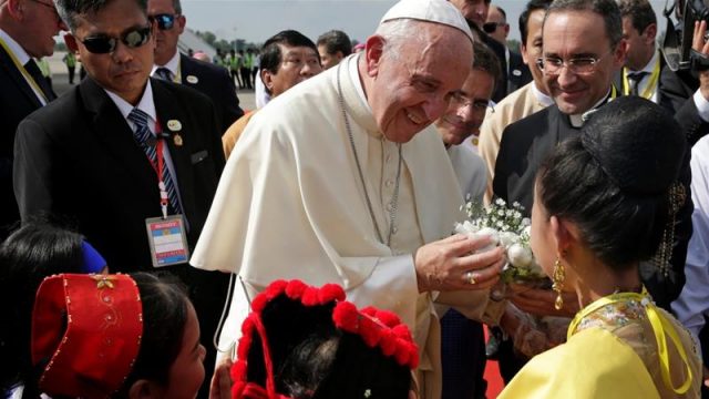 pope-lands-in-myanmar-will-his-influence-help-rohingya-crisis