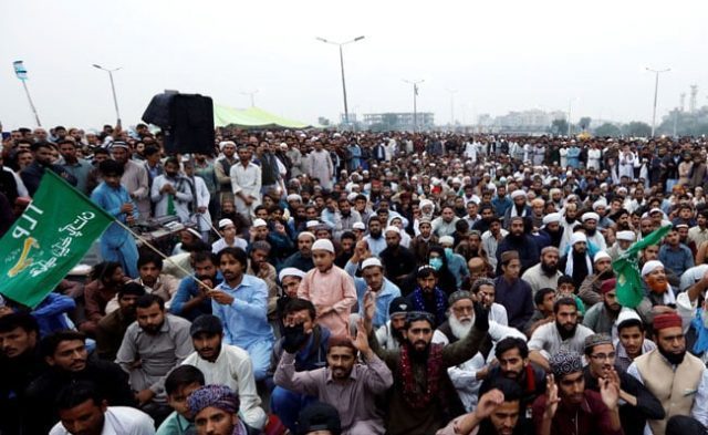 protestors-finally-leave-islamabad-under-an-agreement