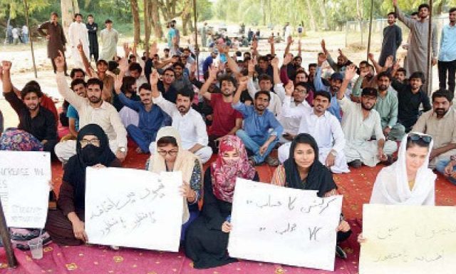quaid-e-azam-univ-faculty-on-strike-demands-removal-of-vc