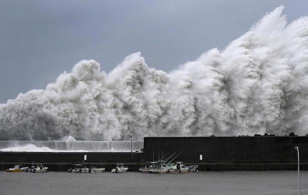 strongest-typhoon-in-quarter-century-hits-japan
