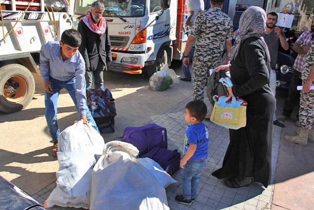 syria-regime-welcomes-returning-refugees-with-charm-offensive