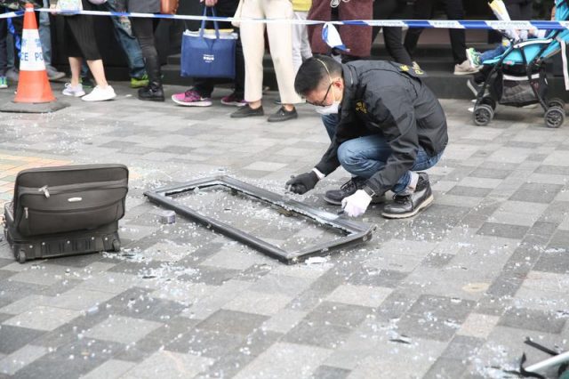 tourist-killed-by-falling-window-from-hong-kong-hotel
