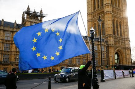 uk-posts-slowest-growth-in-six-years-as-brexit-looms