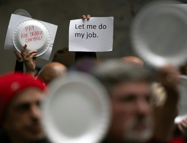 us-federal-employees-protest-against-shutdown-costing-them-their-pay