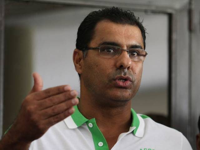 waqar-younis-vows-to-support-imran-khan-in-elections-2018