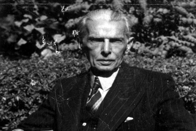 why-jinnahs-portrait-hangs-in-aligarh-muslim-university