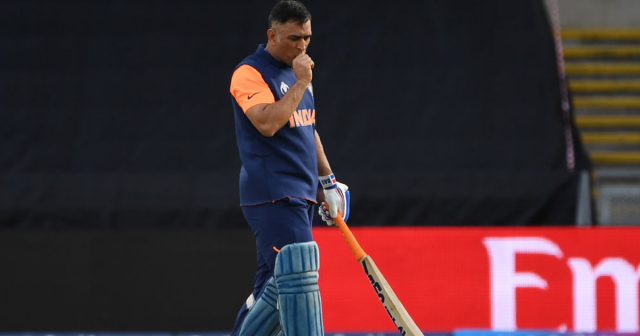 Dhoni go-slow innings gets blasted in India dhoni