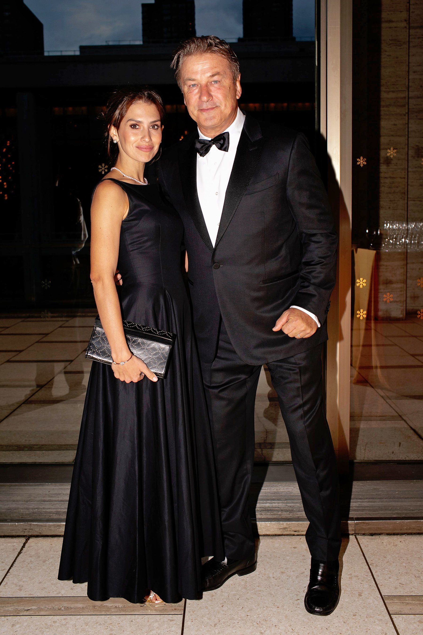 Alec Baldwin and Expecting Wife Hilaria Baldwin Reveal the Intercourse of Their Fifth Child on the Way – Yahoo Leisure