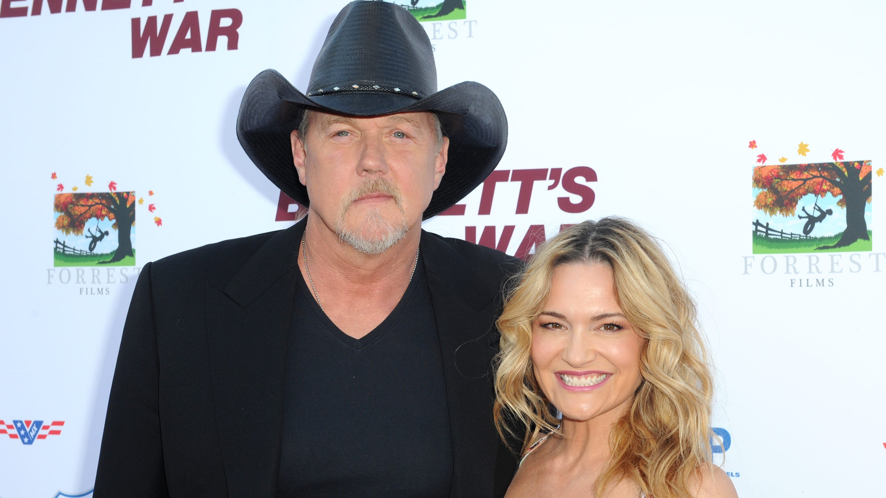 Place star Trace Adkins, actress Victoria Pratt marry – and Blake Shelton officiates – United states These days