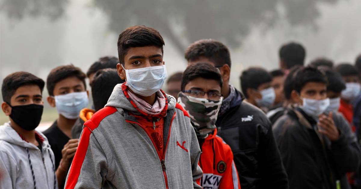 AirAsia India Gives Anti-Smog Masks To Passengers Flying to Delhi