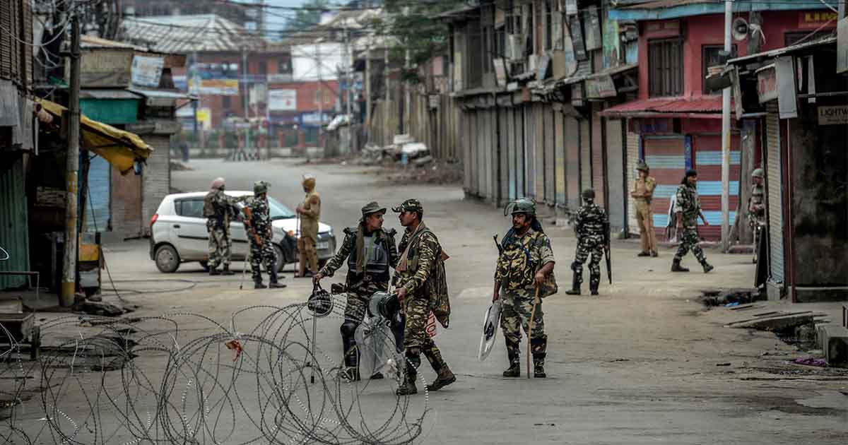 Refugee crisis over Kashmir could ‘trigger war between nuclear-armed states’ – Imran Khan Refugee