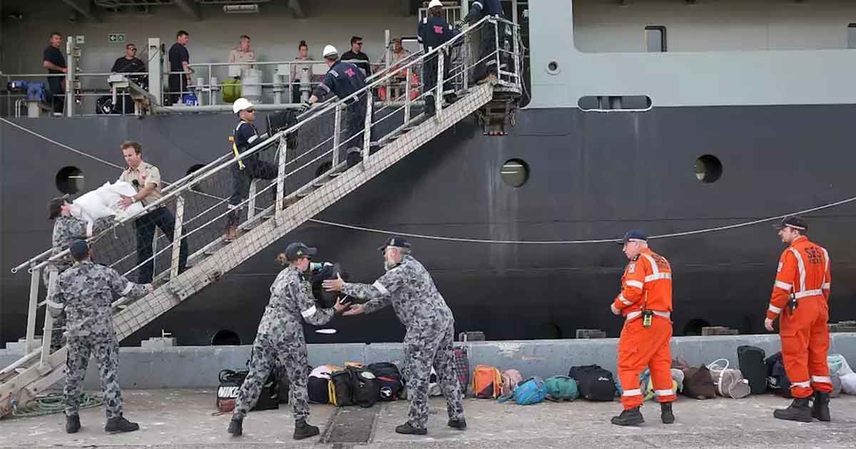 Australia has called up 3,000 military reserves to tackle the country's ongoing bushfire crisis, Prime Minister Scott Morrison announced