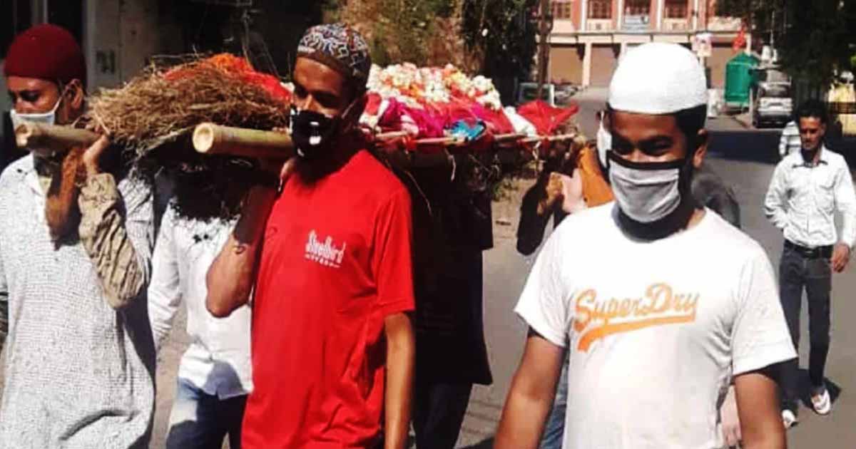 India: Muslim men performs last rites of Hindu woman as relatives feared corona