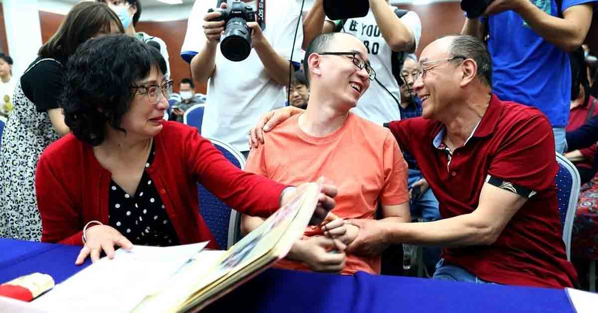 chinese couple found son