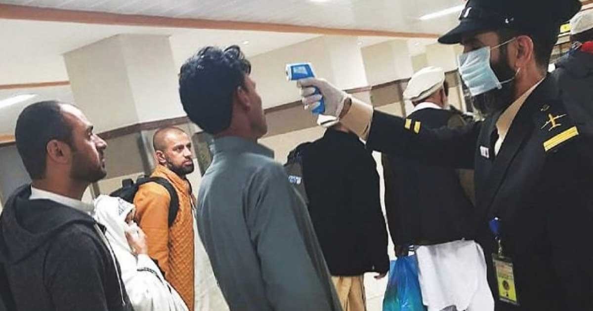 Hundreds of Pakistanis