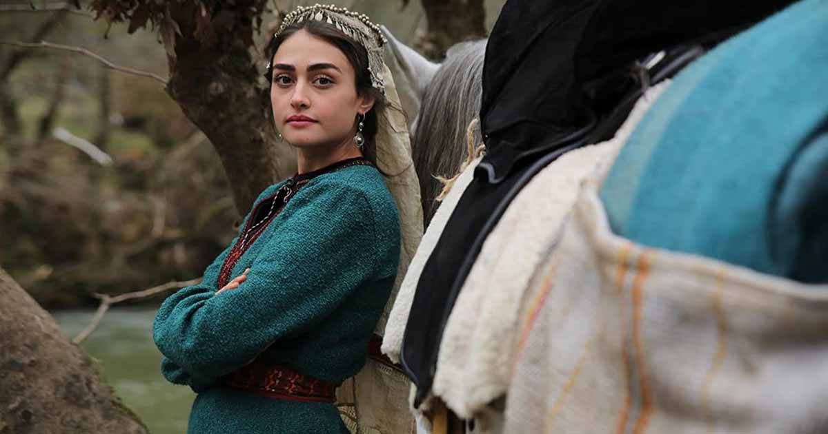 Pakistani fans school Esra Bilgic, 'Halime' of Ertugrul for ...