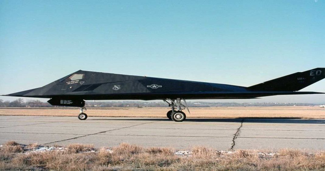 U-2, F-117 Nighthawk: how do they achieve radar invisibility