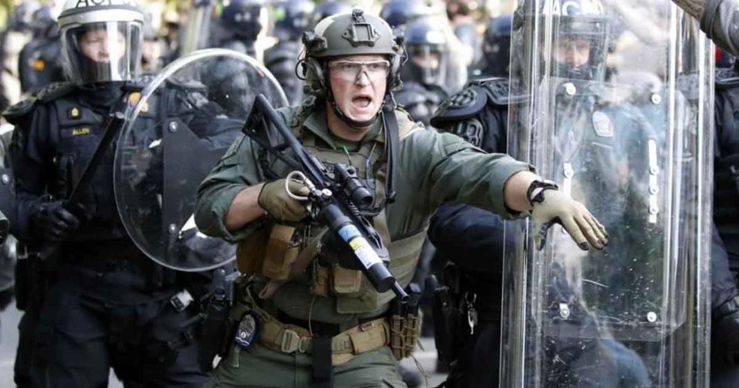 Trump threatens military mobilization