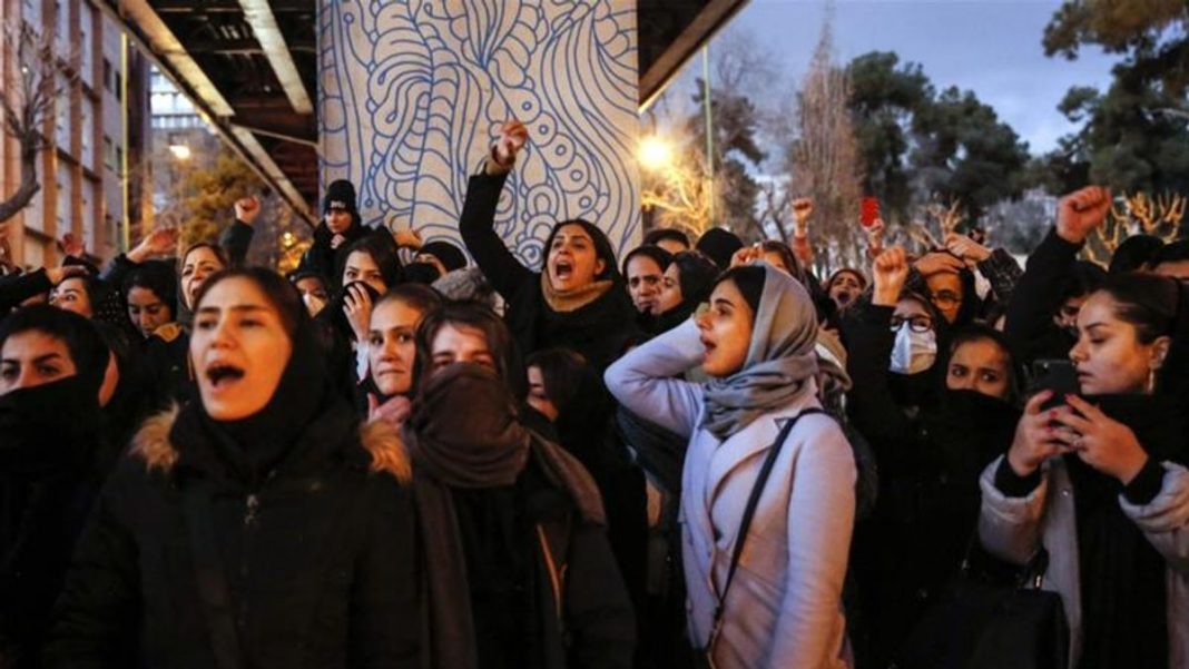 Iran police disperse protest