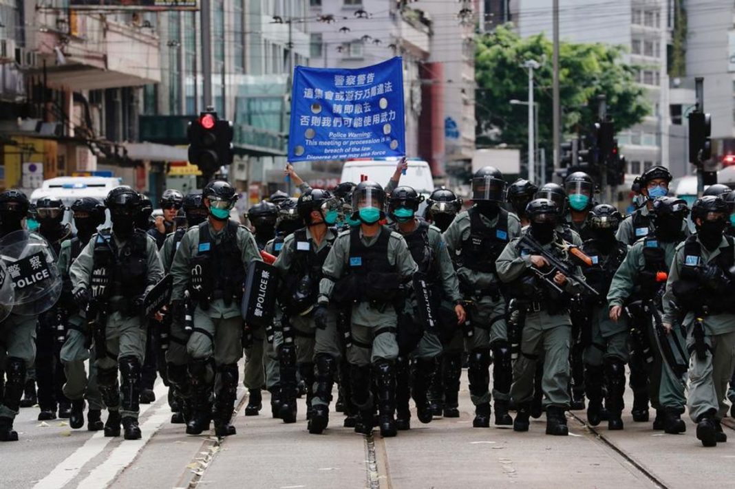 Analysts condemn Hong Kong law