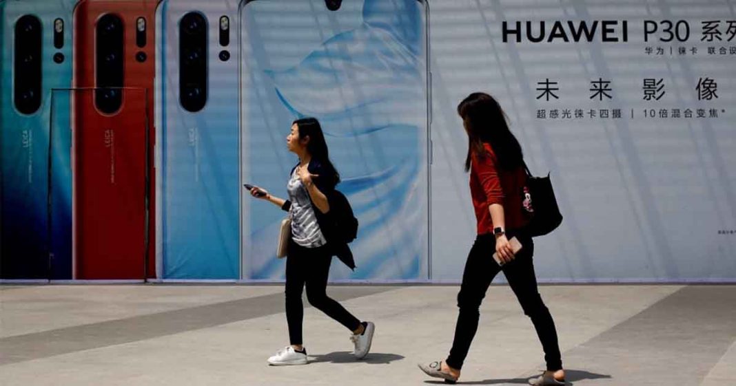 Huawei smartphone plunge