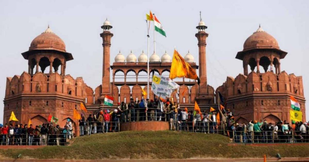 Farmers protest Red Fort