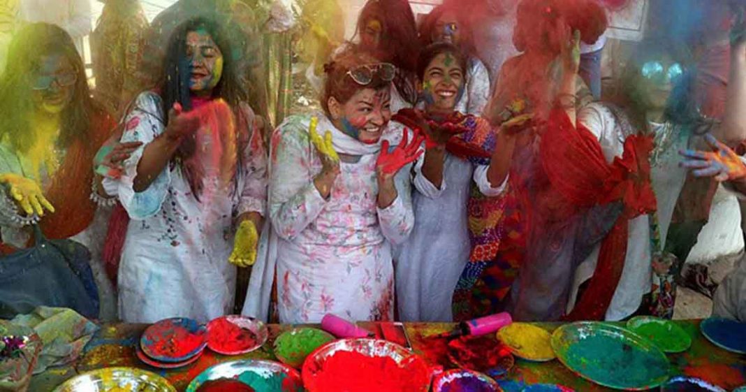 wish happy Holi