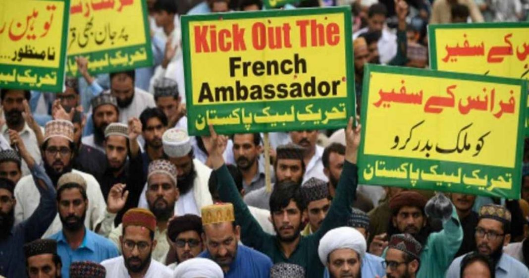 Pakistan crisis foreign policy