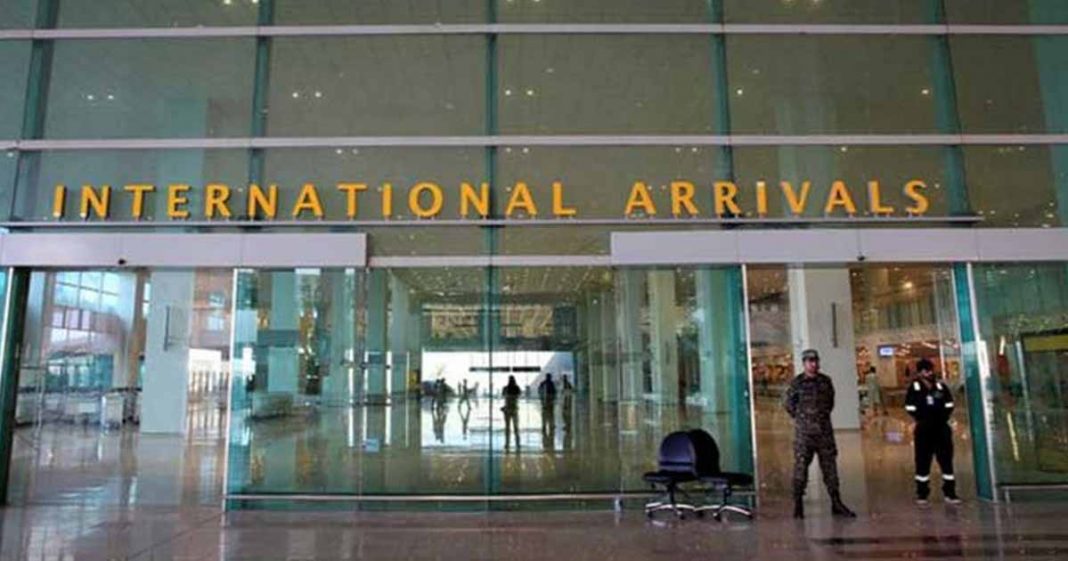 Pakistan reduce international flights