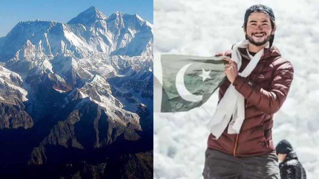 climber scale Mount Everest