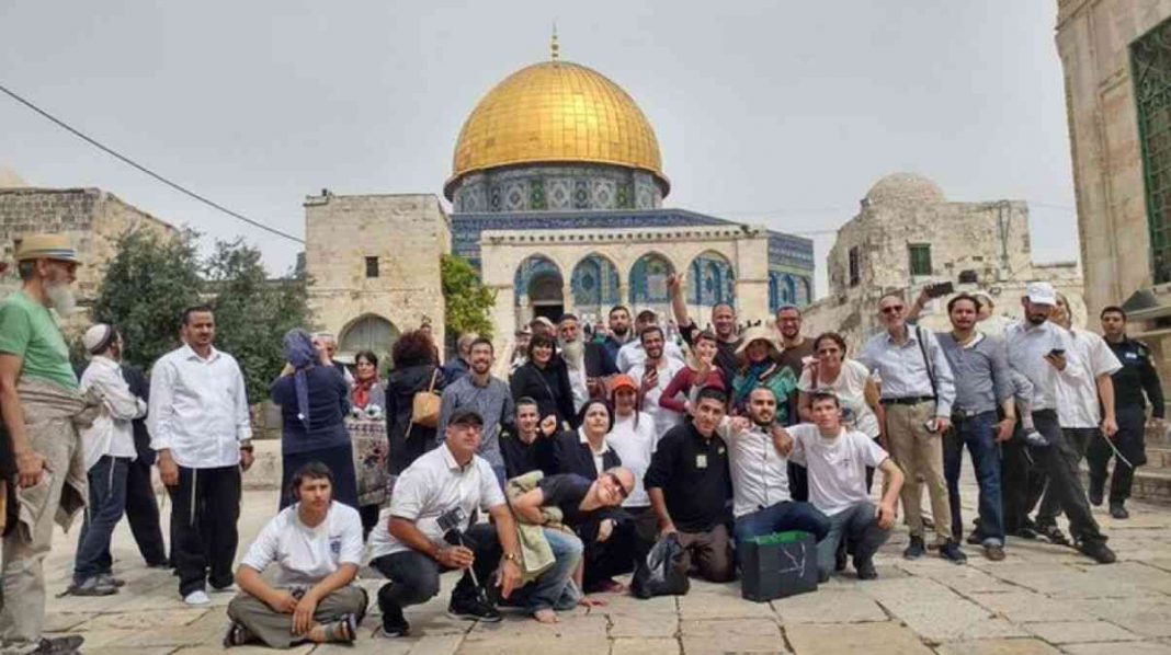 Israeli settlers Masjid Al-Aqsa