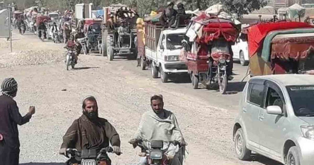 Thousands of Afghans flee homes