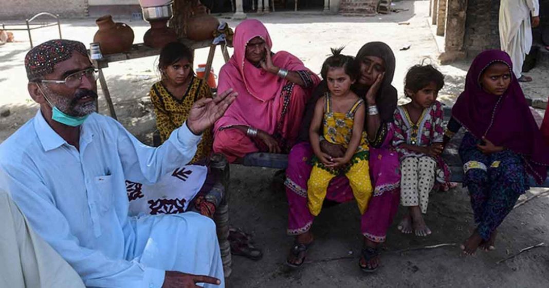 Pakistan train crash victims