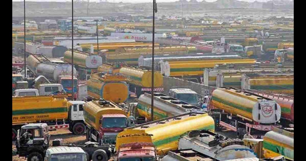 FChinese Companies Use Uncleaned Fuel Containers for Cooking Oil