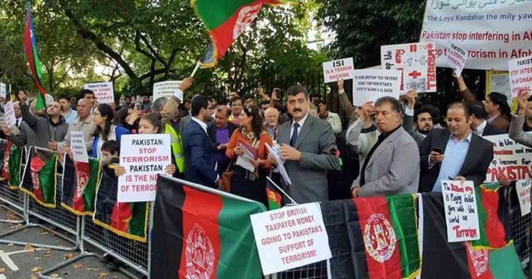 Afghan protesters attack Pakistanis