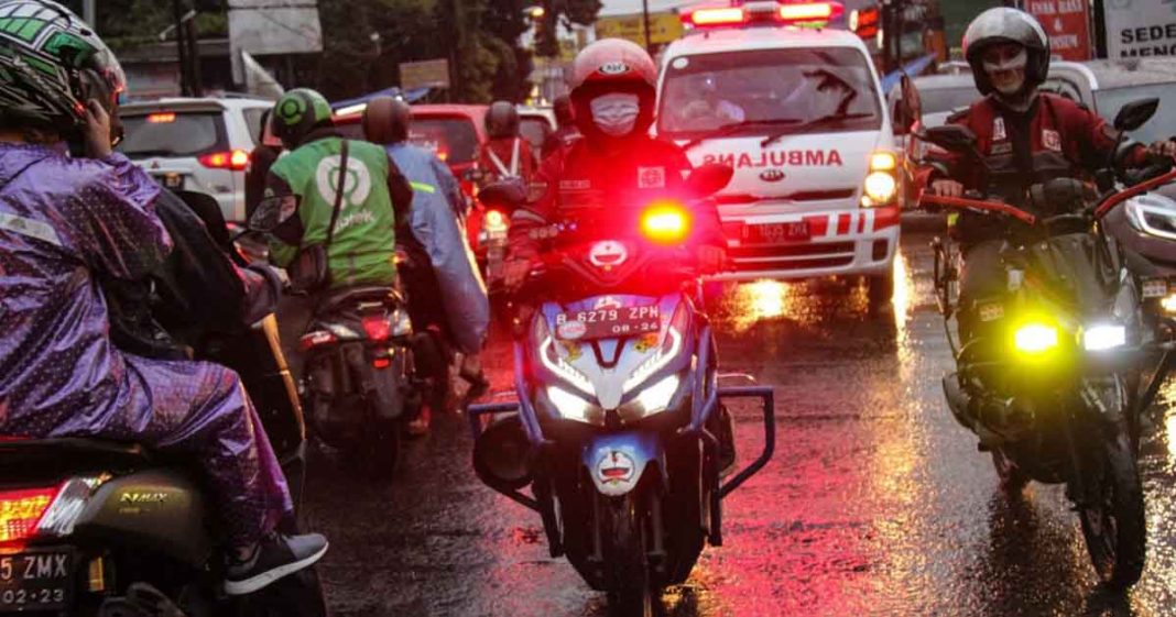 Indonesian biker escort ambulances
