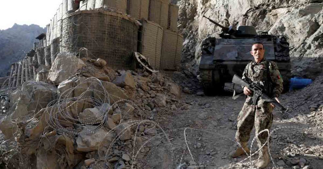 Taliban fighters capture border