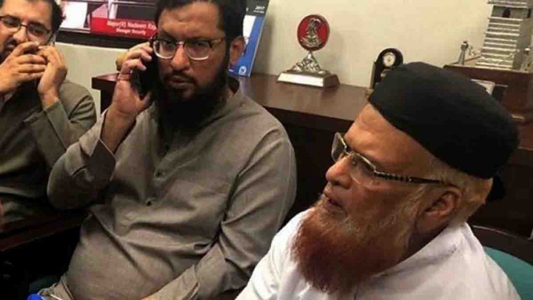 Taqi Usmani sitting with people