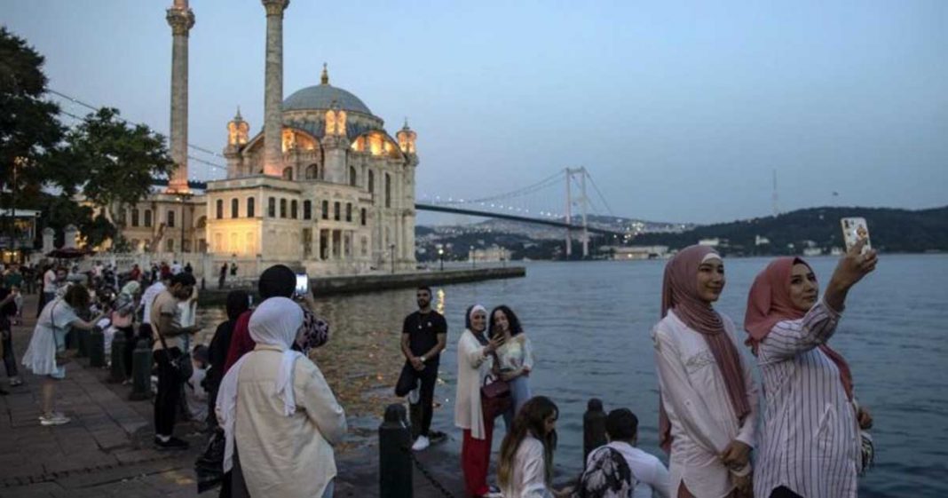 Turkey quits violence treaty