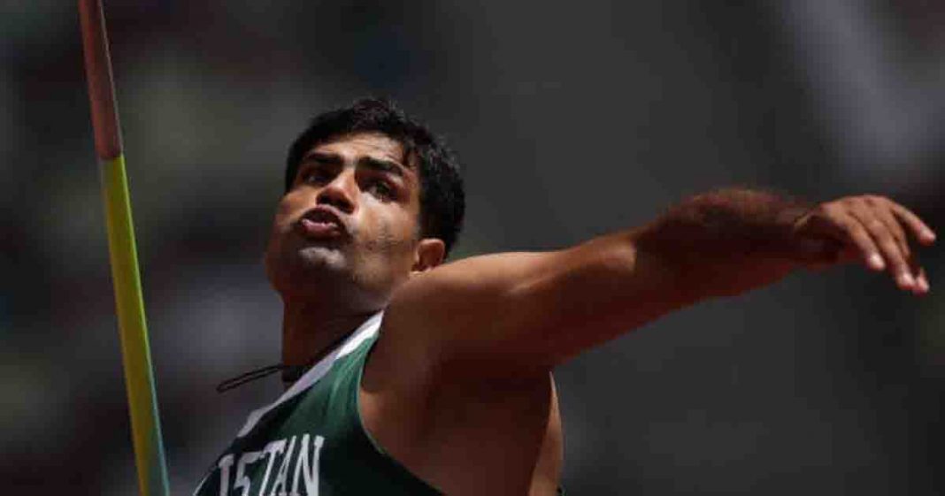 Shows Arshad Nadeem doing Javelin Throw