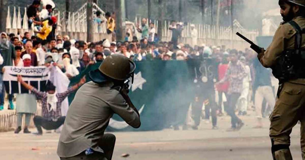 Indian Soldiers Ambushed in Kashmir